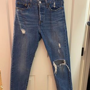 Levi’s Wedgie Ripped jeans